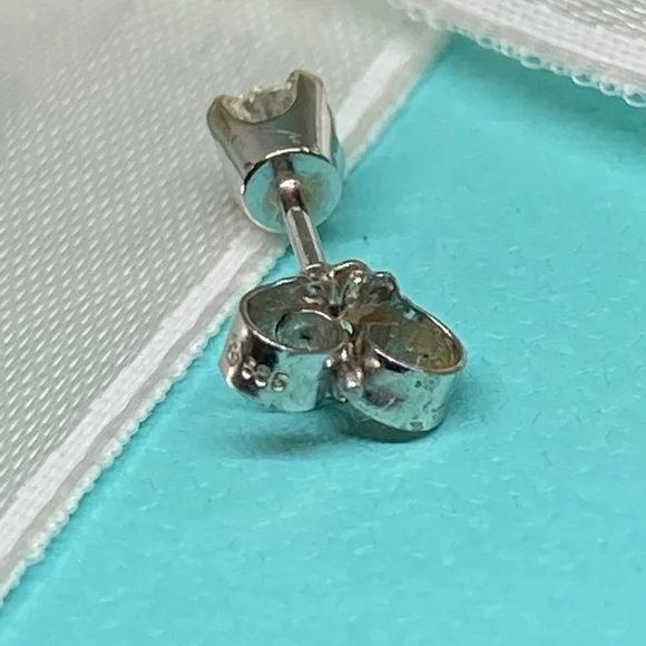 New 1/10 carat diamond stud earring 14k very nice. - Picture 3 of 3